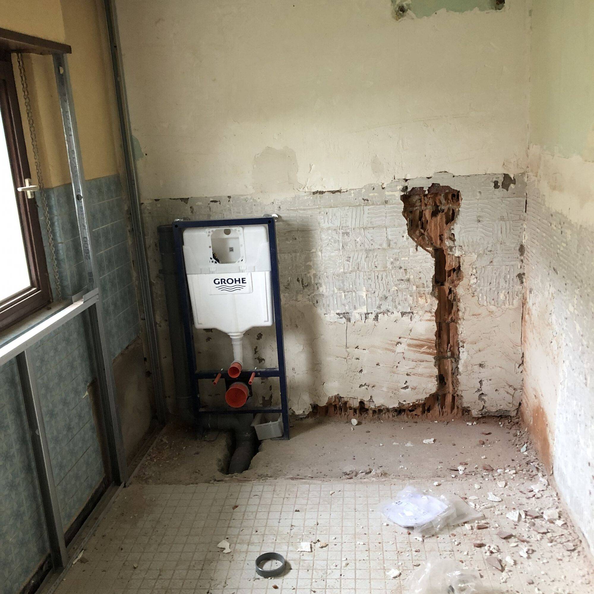 Démolition intérieure : quelles précautions prendre pour éviter d&#8217;endommager les installations électriques et sanitaires ? Montbéliard