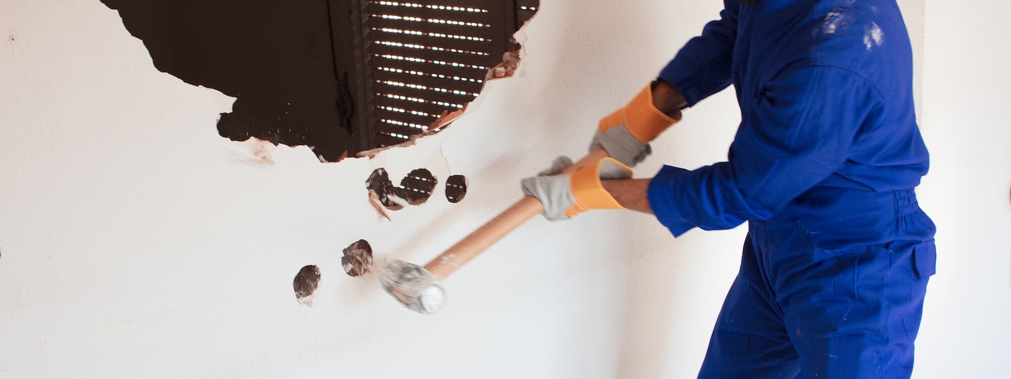 D&eacute;molition int&eacute;rieure et s&eacute;curit&eacute; : Quels &eacute;quipements de protection utiliser pour &eacute;viter les accidents ? Mulhouse